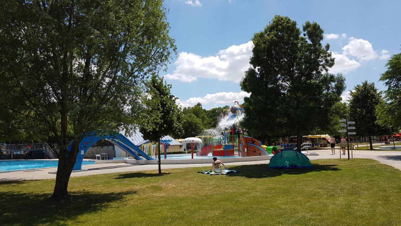 Zafir Sziget Apartman Sárvár Eksteriør bilde
